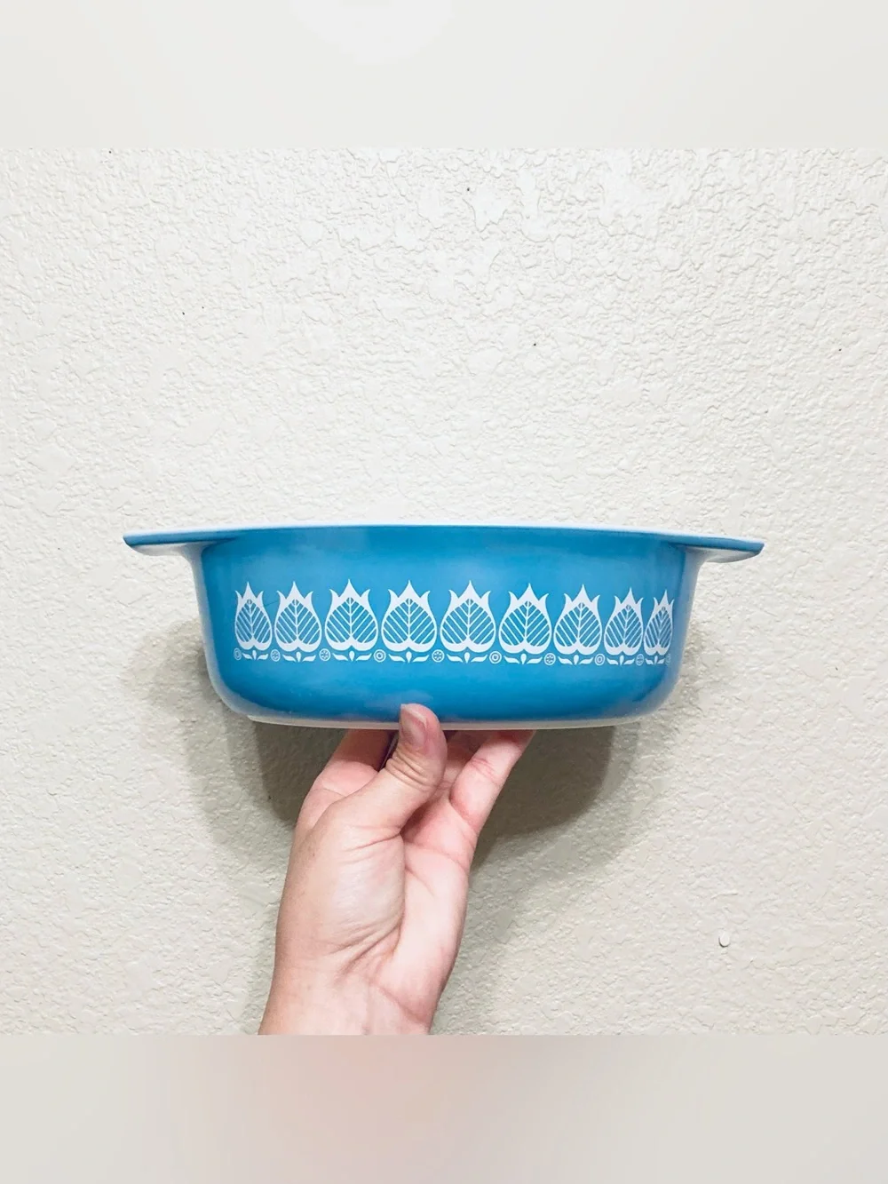 Vintage 1960's Pyrex Blue Tulip 1.5 Quart Oval Casserole Dish, with lid